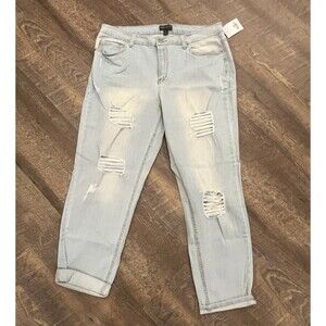 Forever 21+ Denim Distressed Capris size 18